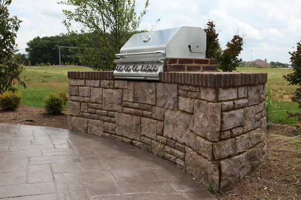 Tennesee Home Built in Backyard Grill — Stock Photo, Image