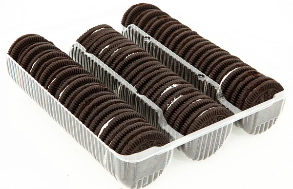 Pakket van chocolade koekjes met crème vulling — Stockfoto