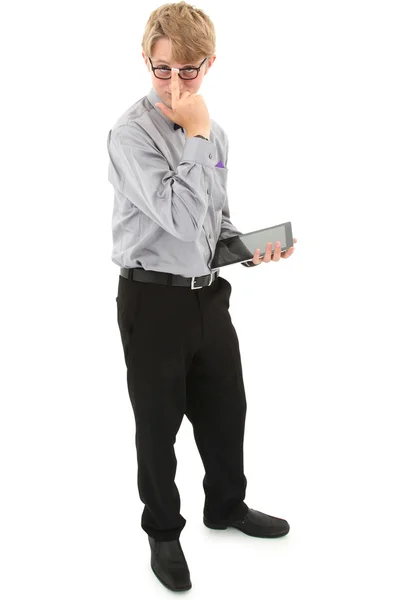 Geeky nerd teen con blocco note elettronico su bianco con ritaglio — Foto Stock