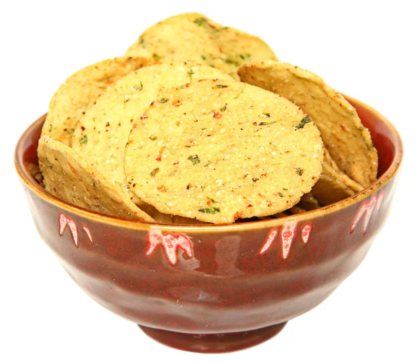 Chips de milho sem glúten Jalapeno na tigela sobre branco — Fotografia de Stock