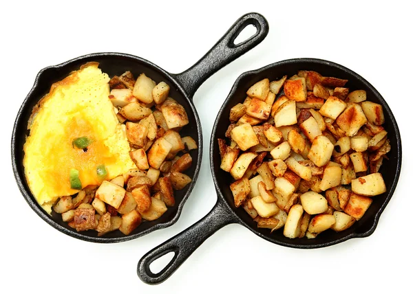 Denver Omelette and Ranch Potatoes in Cast Iron Skillet Isolated — Stock Photo, Image