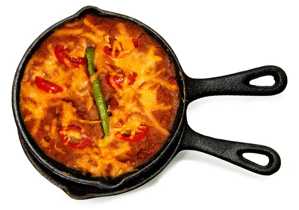 Feijão frito Skillet com pimentas quentes, tomate cereja e Chedd — Fotografia de Stock