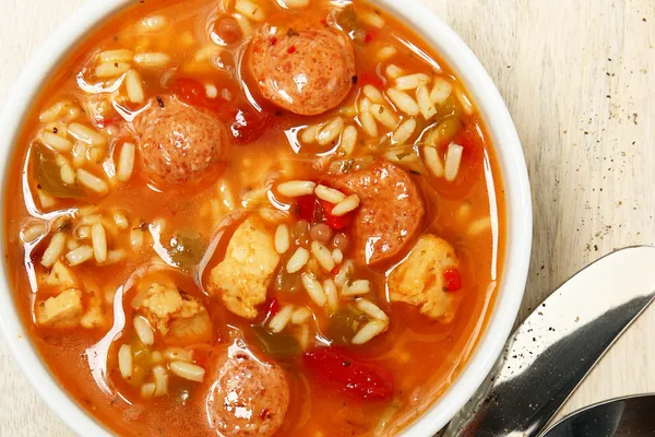Bowl of Cajun Spicy Chicken and Sausage Gumbo Soup — Stock Photo, Image