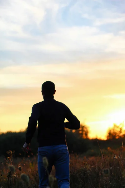 Bir insanın silueti