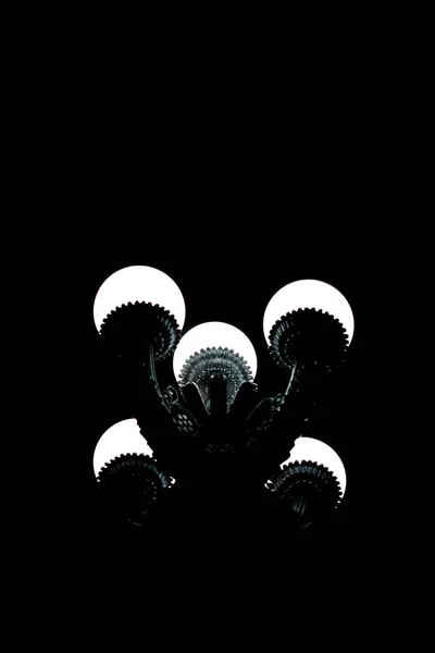 Siyah arkaplanda ampul 