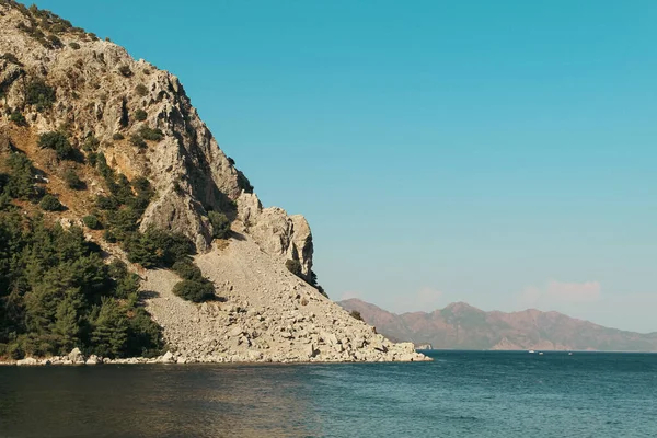sea and rocks on the shore