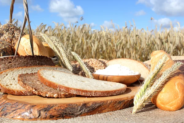 Pane e cereali — Foto Stock