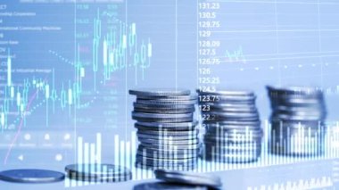 Para yığını iş verisi hologramıyla artar. İş büyümesi konsepti. : İngilizce