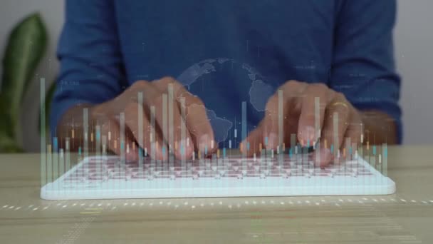 Een Man Typt Computer Toetsenbord Voor Analyse Bedrijfsgegevens Hologram — Stockvideo