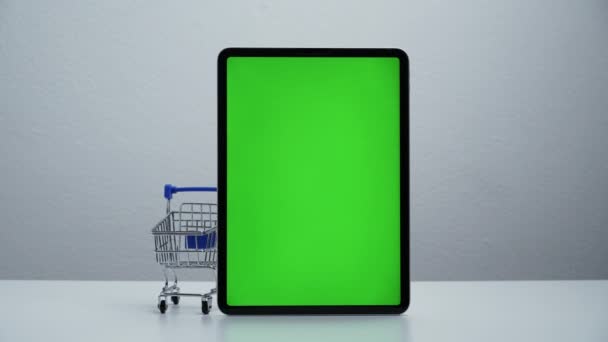 Stop Motion Cart Shopping Moving Tablet Green Screen — Vídeo de stock