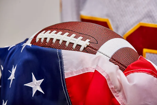 美国橄榄球在美国国旗 老荣耀 — 图库照片