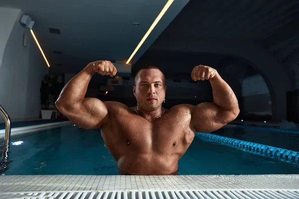 Fashion Portrait Of A Very Muscular Sexy Man In Underwear At Swimming Pool — Stock Photo, Image