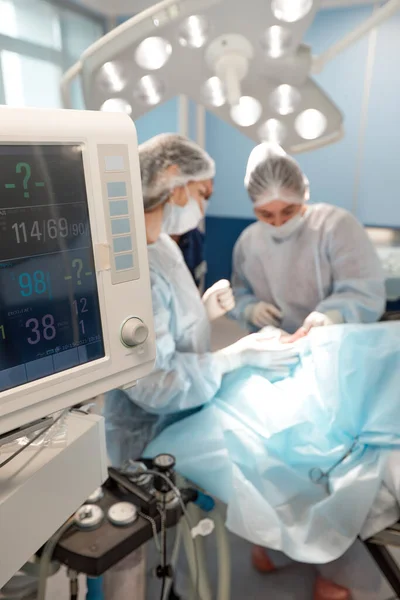 Monitoring of patients heart in intensive care unit — Stock Photo, Image