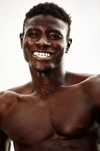 Retrato de un deportista afgano en topless listo para entrenar. — Foto de Stock