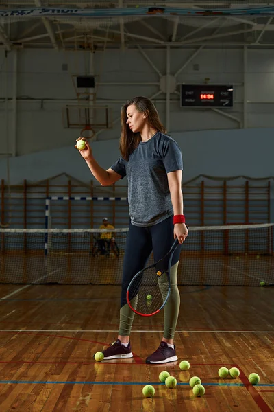 Image of a beautiful young sport fitness woman tennis player make exercises. — Stockfoto