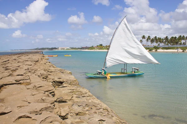 Boat at Porto de Galinhas beach — Stock Photo, Image