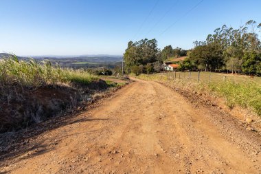 Kirli yollu çiftlik evi ve tarlaları, Monte Alverne, Rio Grande do Sul, Brezilya