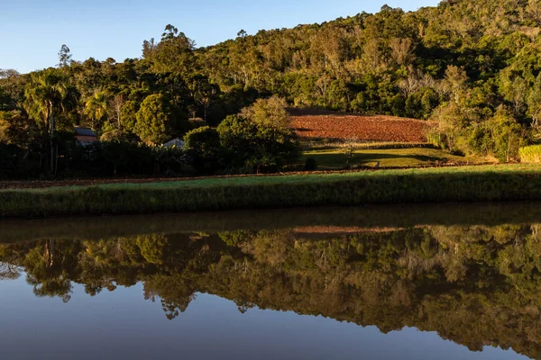 Campos Agrícolas Con Bosque Reflejado Lago Monte Alverne Rio Grande — Foto de Stock