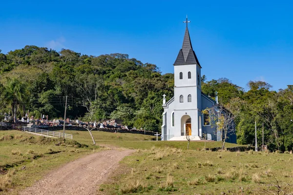 Estrada Suja Para Uma Pequena Igreja Cemitério São José Hortencio — Fotografia de Stock