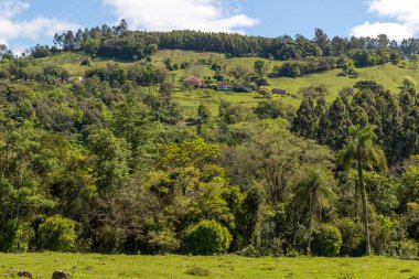 Alman tarzında eski evi olan çiftlik arazisi, Sapiranga, Rio Grande do Sul, Brezilya