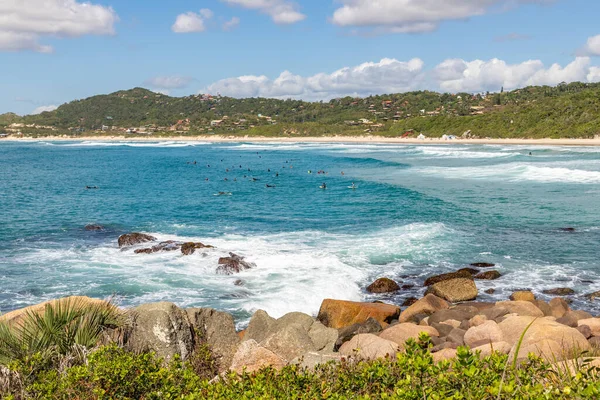 Surfers Rocks Sand Waves Praia Rosa Imbituba Santa Catarina Brazil — Stock Photo, Image