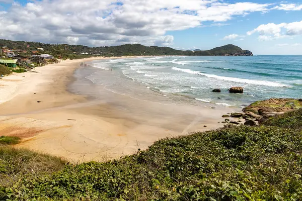 Waves Mountain Vegetation Praia Rosa Ibiraquera Santa Catarina Brazil — Stock Photo, Image