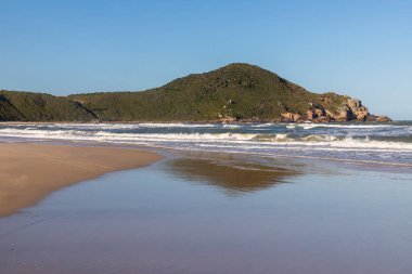 Dağ, kum ve dalgalar, Praia do Rosa, Ibiraquera, Santa Catarina, Brezilya