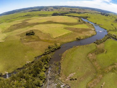 Nehir ve tarlaların havadan görünüşü, Jaquirana, Rio Grande do Sul, Brezilya