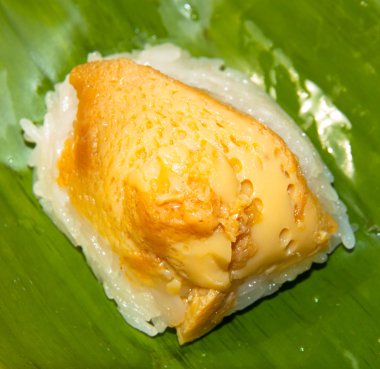 Tayland tatlısı, pilav ve krema.