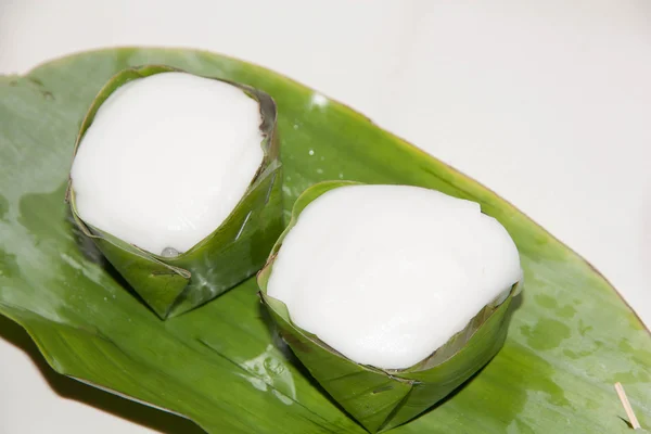 Pudding mit Kokosnuss-Topping, Thaibonbons — Stockfoto