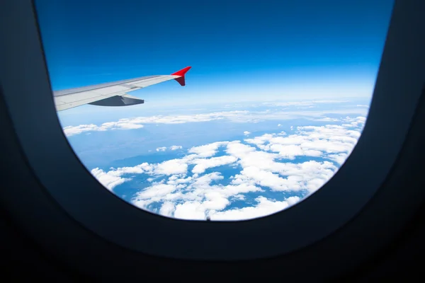 Wing of airplane from plane window — Stock Photo, Image
