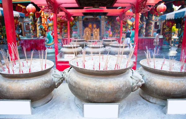 Ладан в китайском храме — стоковое фото