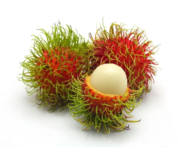 Owoce tropikalne, rambutan na białym tle — Zdjęcie stockowe