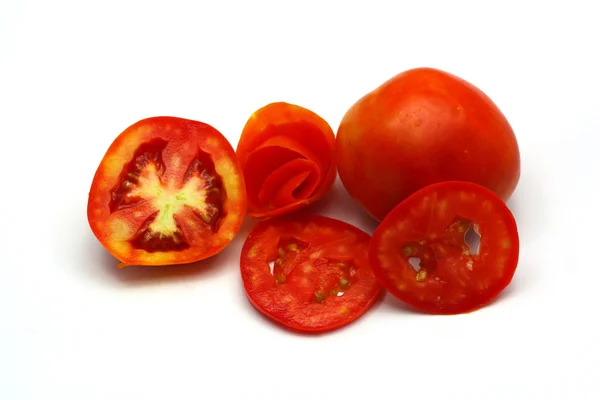 Tomates isolados sobre fundo branco — Fotografia de Stock