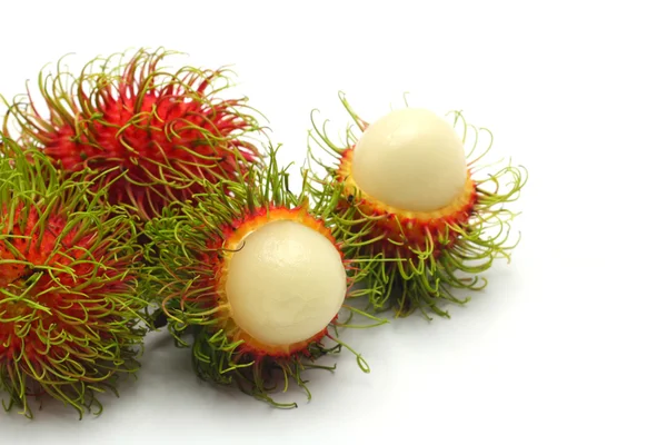 Fruta tropical, rambutão sobre fundo branco — Fotografia de Stock