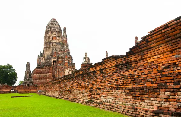 Wat chaiwatthanaram, starověkého chrámu a památník v Thajsku — Stock fotografie