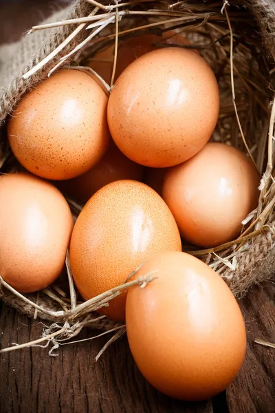 Eier im Leinensack — Stockfoto
