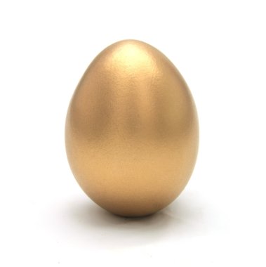 altın yumurta beyaz zemin üzerine izole