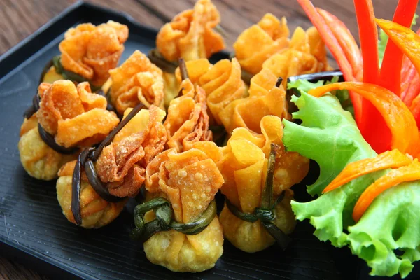 Wonton fritto con salsa — Foto Stock