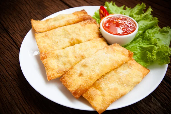 Wonton frito con salsa — Foto de Stock