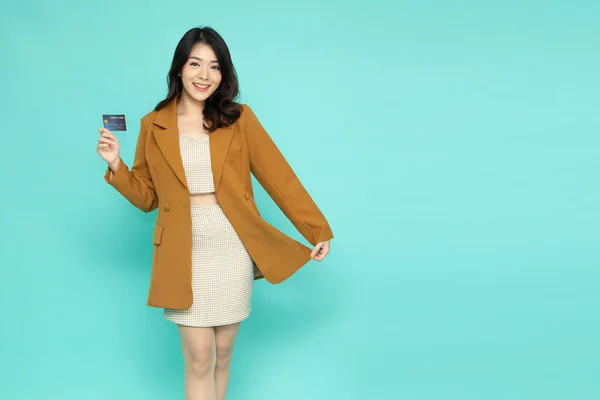 Young Asian Business Woman Showing Credit Card Making Payment Paying — 스톡 사진