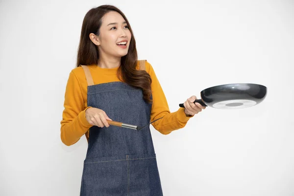 Feliz Jovem Mulher Asiática Dona Casa Vestindo Cozinha Avental Cozinhar — Fotografia de Stock