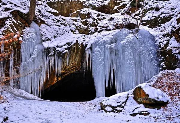 Grotta di ghiaccio — Foto Stock