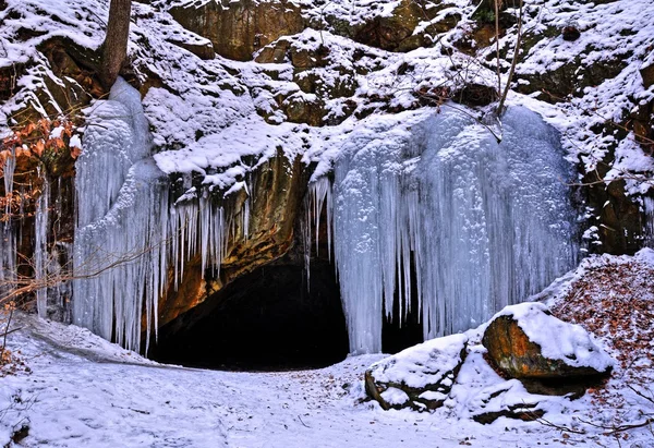 Ledová jeskyně Stock Obrázky