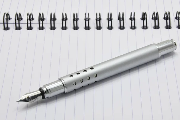 Metal ink pen and notepad — Stock Photo, Image
