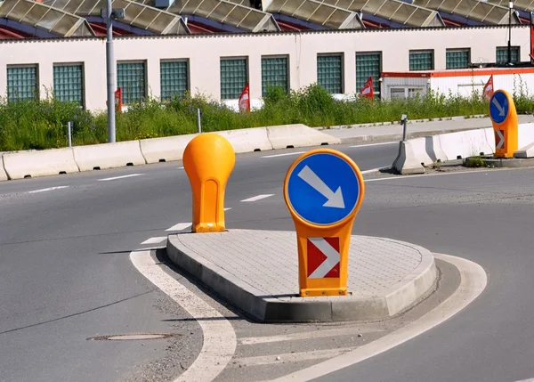 都市の道路や交通標識 — ストック写真