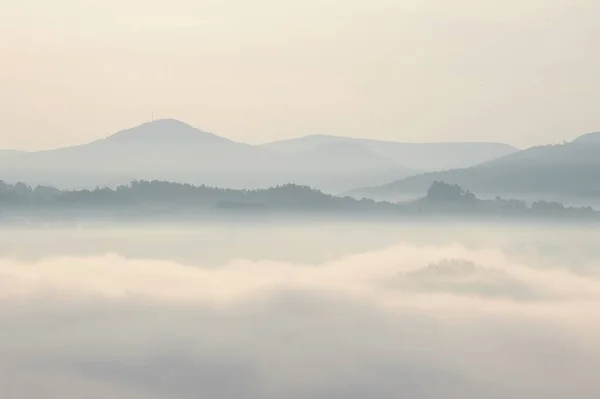 Schöne Neblige Herbstlandschaft Der Tschechischen Schweiz — Stockfoto