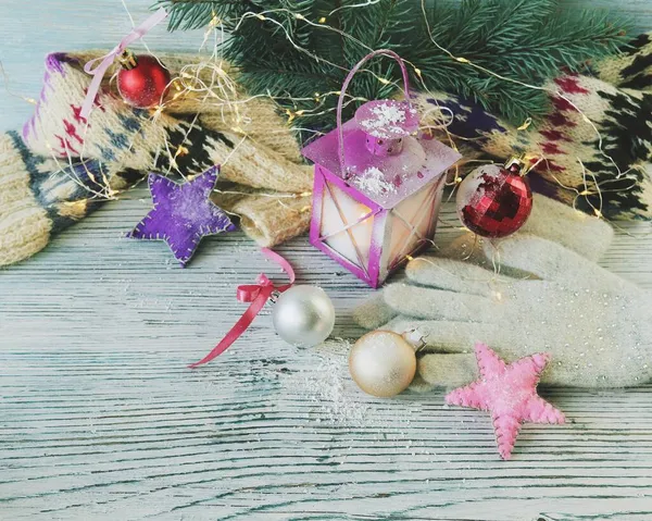 Décorations Noël Boules Branches Épinette Une Lanterne Avec Une Bougie — Photo