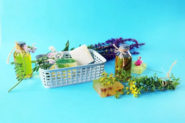 Heilkräuter Und Blumen Seife Meersalz Und Aromatisches Auf Hellem Hintergrund — Stockfoto