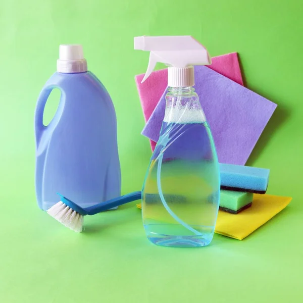 Liquid Detergents Plastic Bottles Household Cleaning Products Table Green Background — Stock Photo, Image